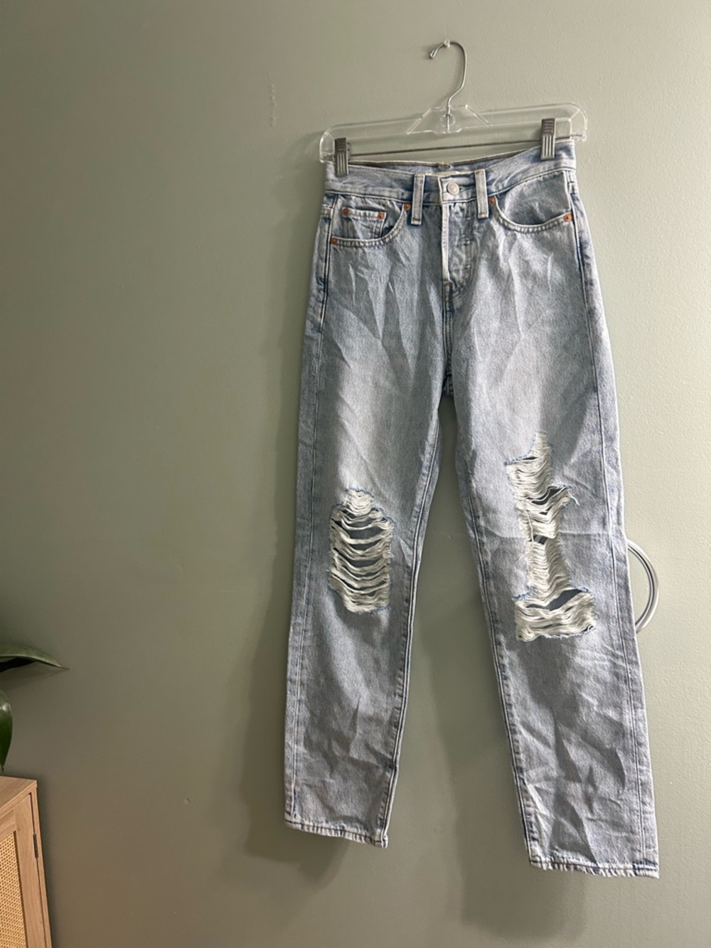 Levi’s wedgie straight leg light wash jeans distressed